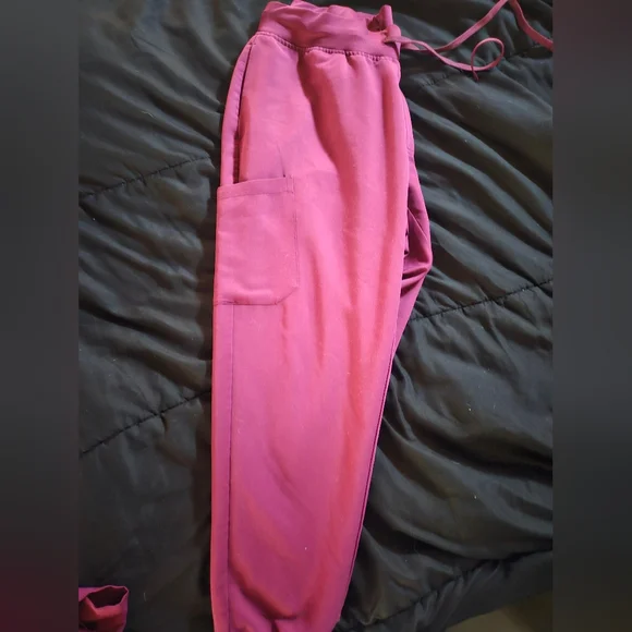 Mandala Womens Scrub Set In Raspberry LP - Picture 3 of 6